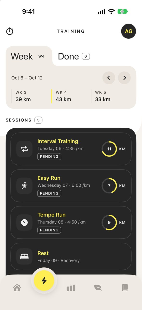 xRun's Training screen: kilometers per week and the week's sessions of the running training plan